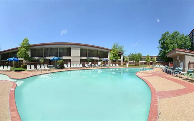 Clarion Hotel & Suites North