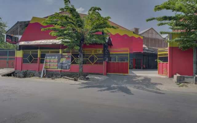 Capital O 3198 Sukomanunggal Inn