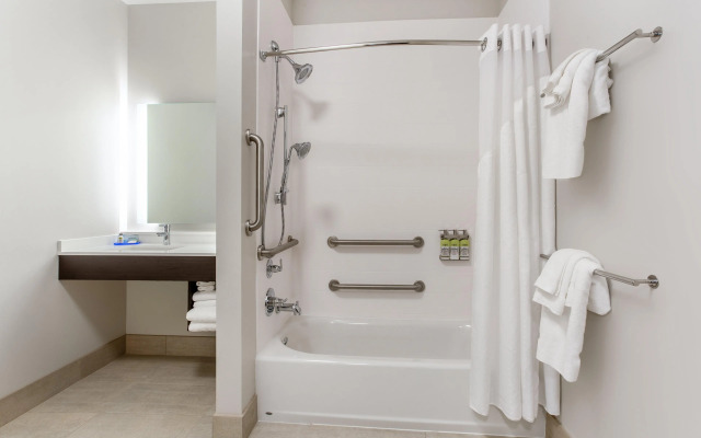 Holiday Inn Express & Suites Ottawa by IHG