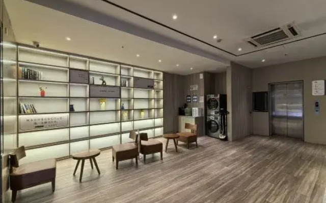 Home Inn Huayi Selected Hotel (Shanghai National Convention and Exhibition Center Jiayi Road Branch)