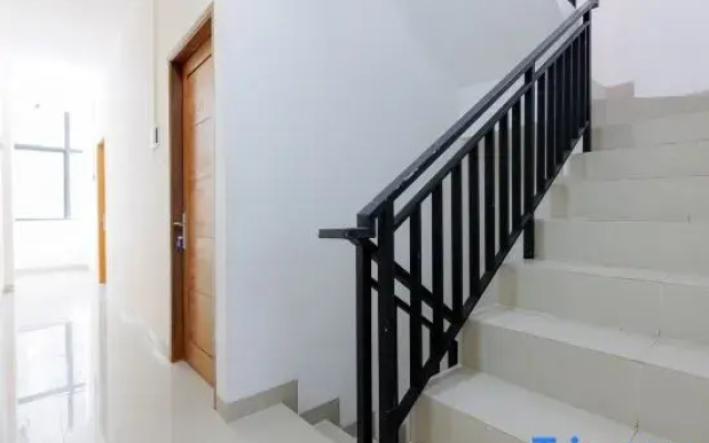 JJ House Mitra RedDoorz