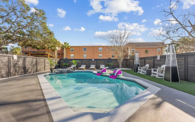 Luxury poolside paradise