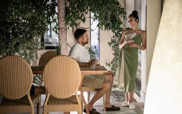 Avra City Boutique Hotel