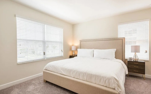 Modern and Spacious 5 bed Home Resort