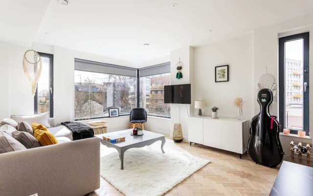 Cosy 2-bed Flat in Vibrant Acton!
