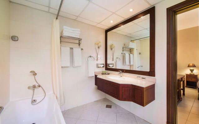 Al Hamra Village Hotel