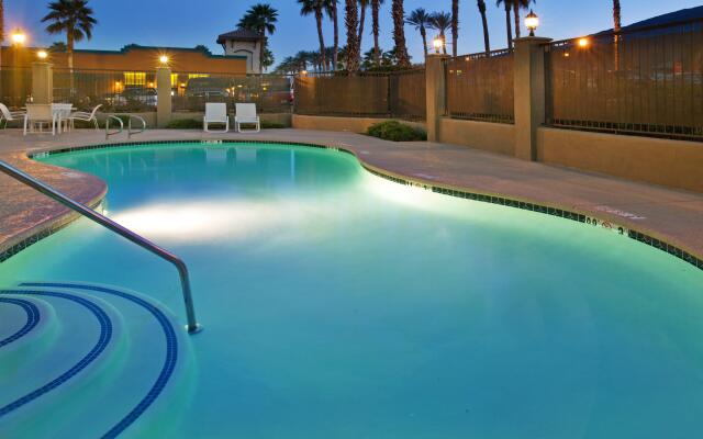 Holiday Inn Express & Suites Rancho Mirage - Palm Spgs Area, an IHG Hotel