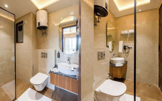 Saltstayz Premier - Sector 50 & Golf Course Ext Road