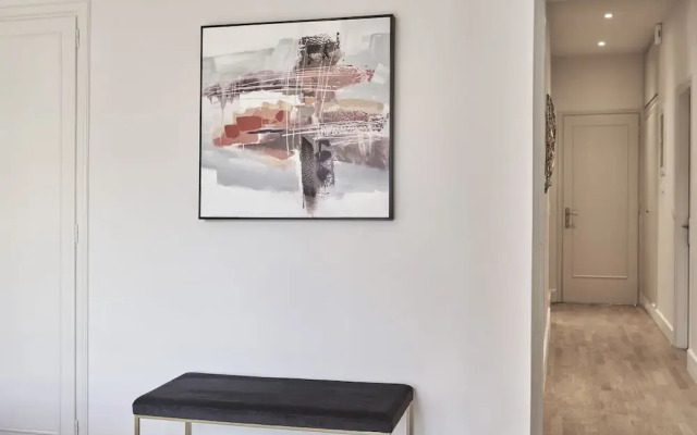 Chic n Bright 3Bd Apt with Hilton View