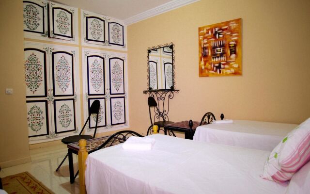 Hostel Villa Red City