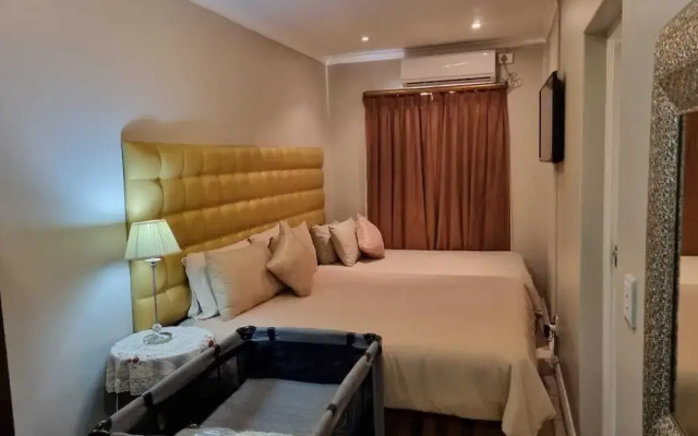 Savoy Lodge - Budget Triple Room