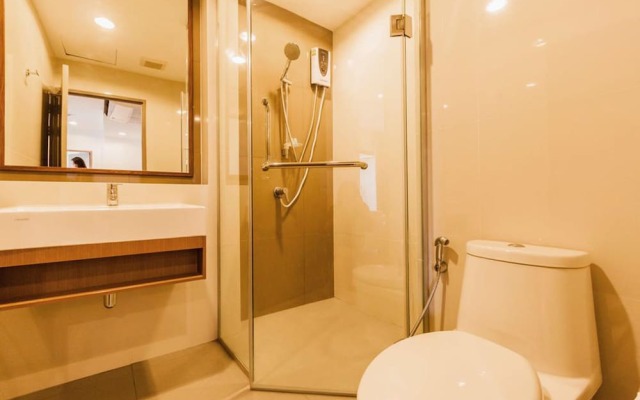 Treetop Apartment by Sunny Rentals