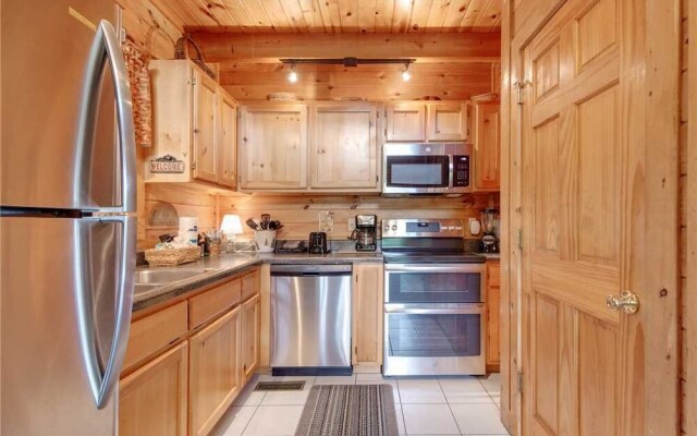 Hibernation Station - Three Bedroom Cabin