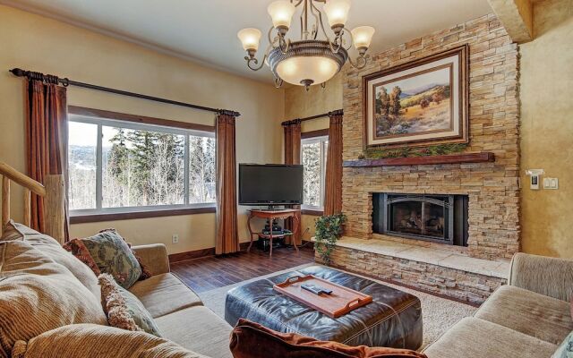 High Point Chateau 4 Bedroom Home by RedAwning
