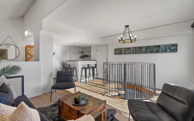 The Lost No Service Fees Penthouse Hot Tub