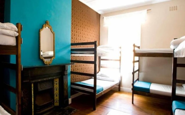 33 South Backpackers