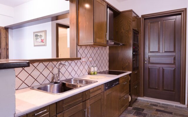 Dim Art Traditional Villa