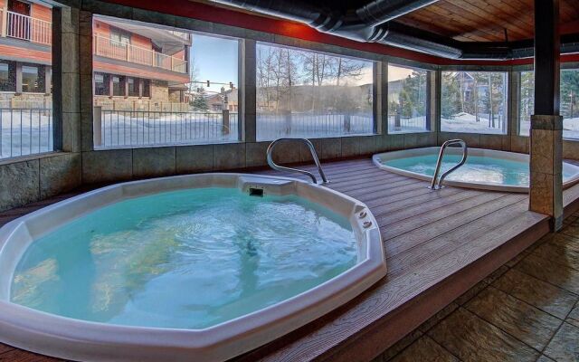 Sawmill 316 2 Br condo by RedAwning