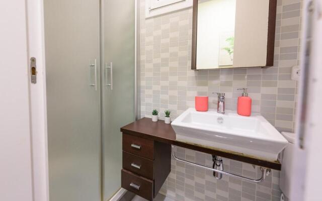 RamblasRentals Design Renovated Apartment AC Balcony10m Ramblas - Parking - Wifi