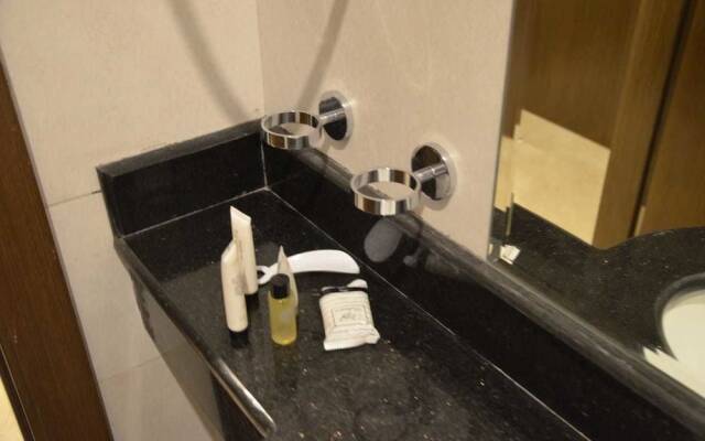 Rawabi Emirates Hotel