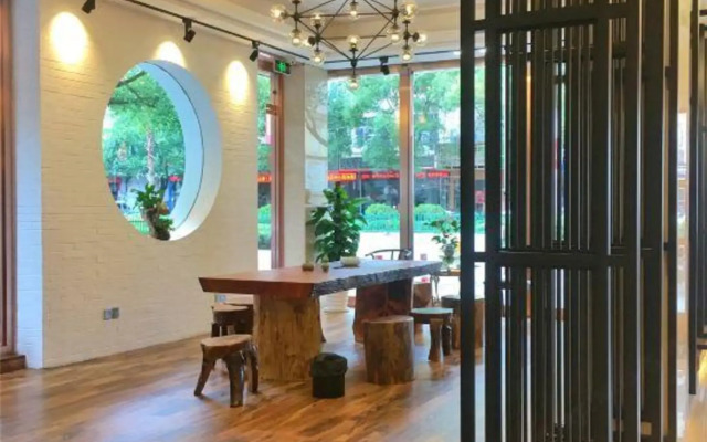 Lishui Jinjiang Business Hotel