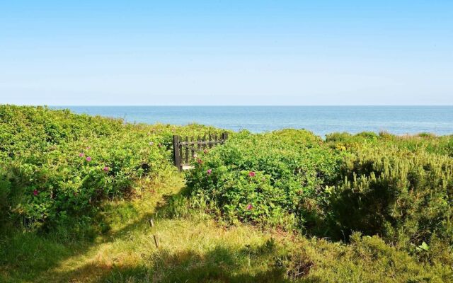 Chic Holiday Home in Hovedstaden near Sea