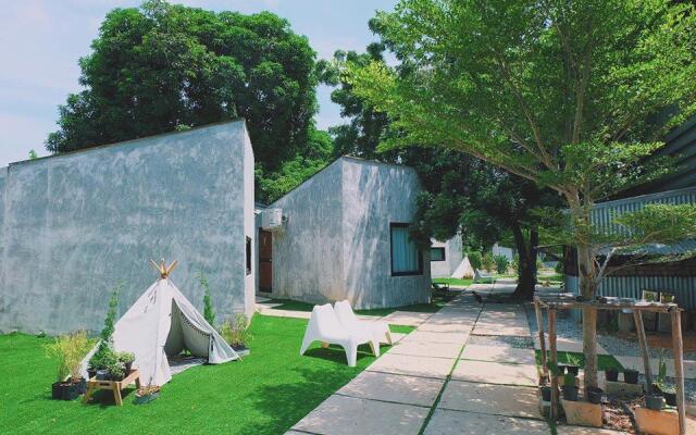 PAUSE Resort & Bar