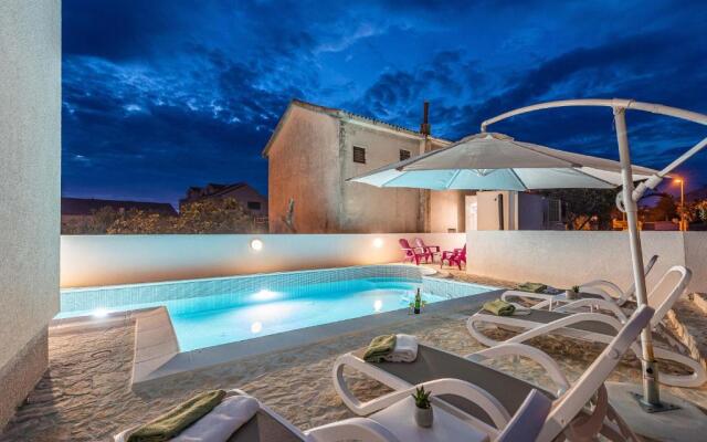 Star 2 modern & centrally ap for 6