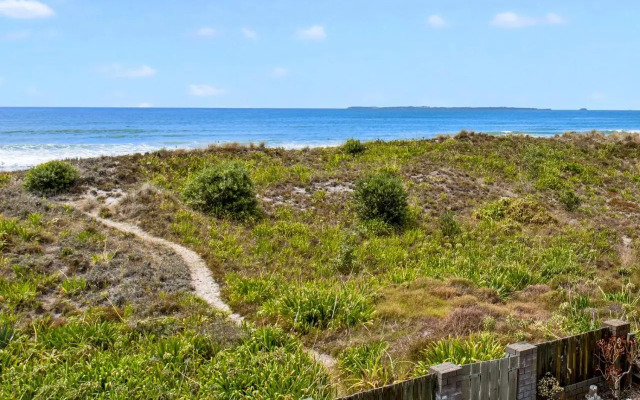 Oceanside Bach - Mount Maunganui Holiday Home