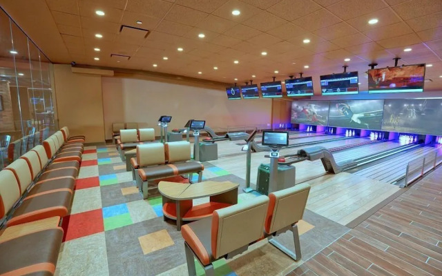 Beautiful Condo Near Universal Studios