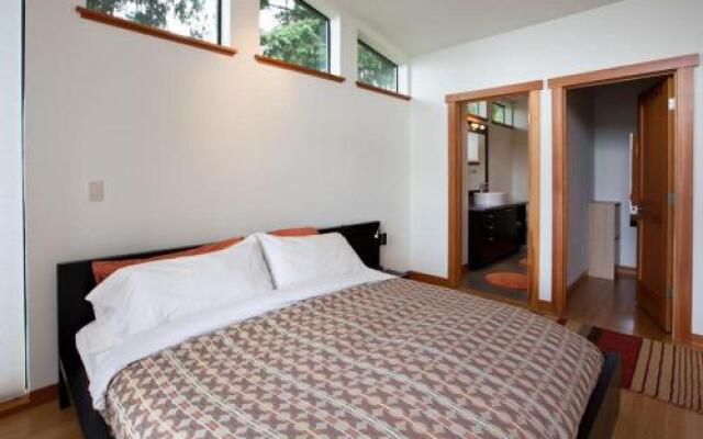 Seven-River View-AC-3BR/2.5BA