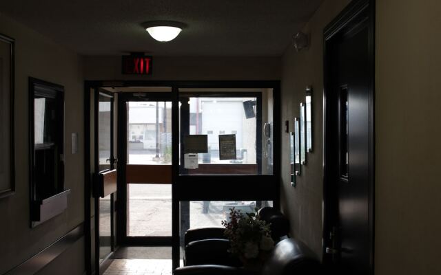 Morinville Plaza & Suites