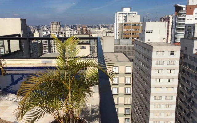 Flat Rua Bela Cintra 1356