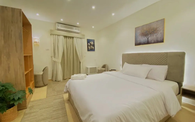 Seven Pyramids Inn