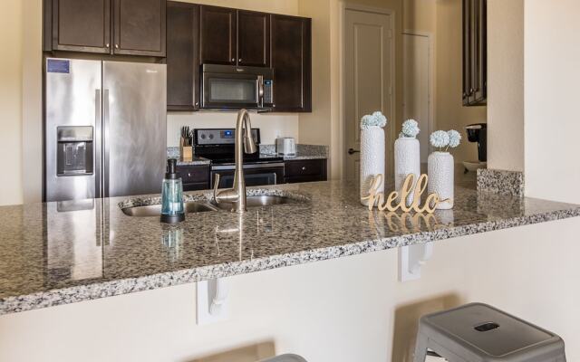 Apartment with Parking by Frontdesk