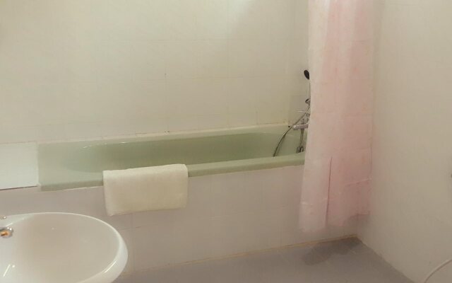 Mrauk Oo Nawarat Hotel