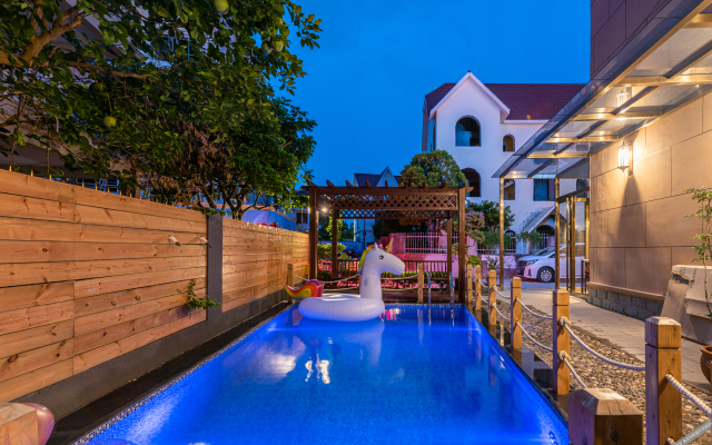 Yintan Zeyinju Hotel