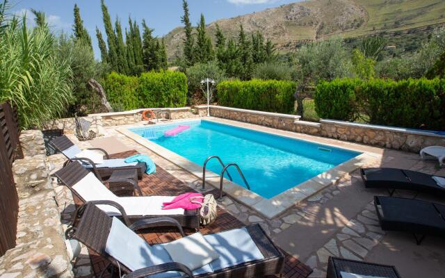 Villa in Sicily With Pool Near Sandy Beach