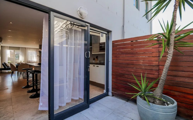 Loader Street Studios 5 by CTHA