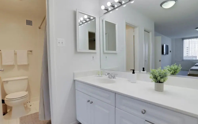 Stylish & Spacious 2BR in Crystal City