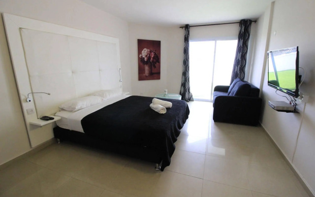 Rich Royal Suites