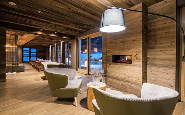 Helmhotel