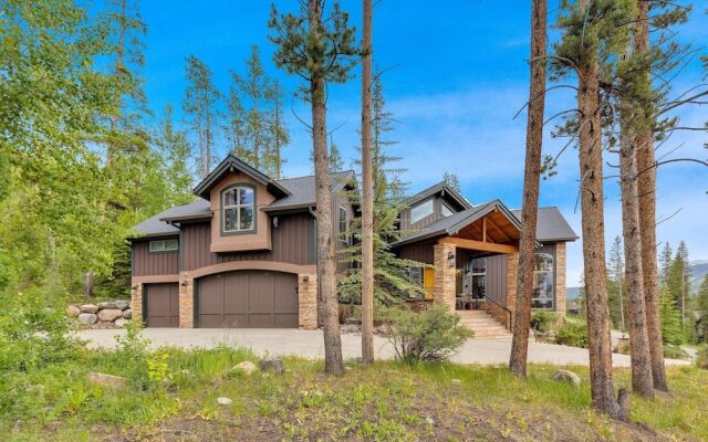 Majestic Lodge Retreat Amenities & Views