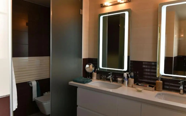 Аристократичен апартамент в сърцето на Ямбол