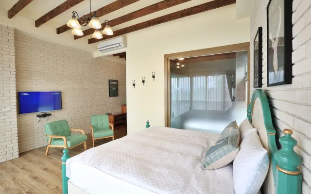 Lotung Stay B&B