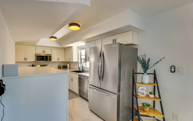 Sun Lakes Home: Fire Pit, Patio, Grill!