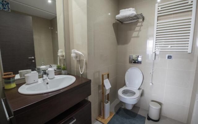 Chic Studio Silver Mountain