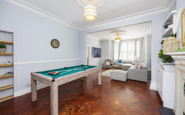 London House Sleeps 12 Free Parking Wifi