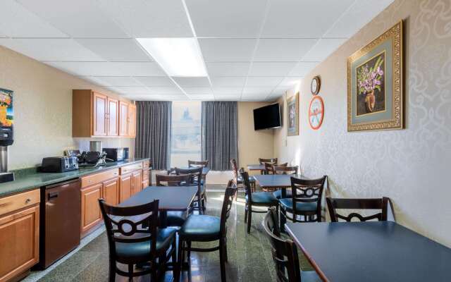 Howard Johnson by Wyndham Gillette