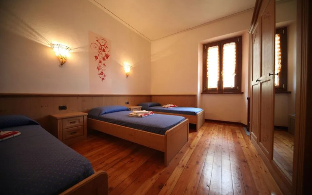 Azalea & Glicine House